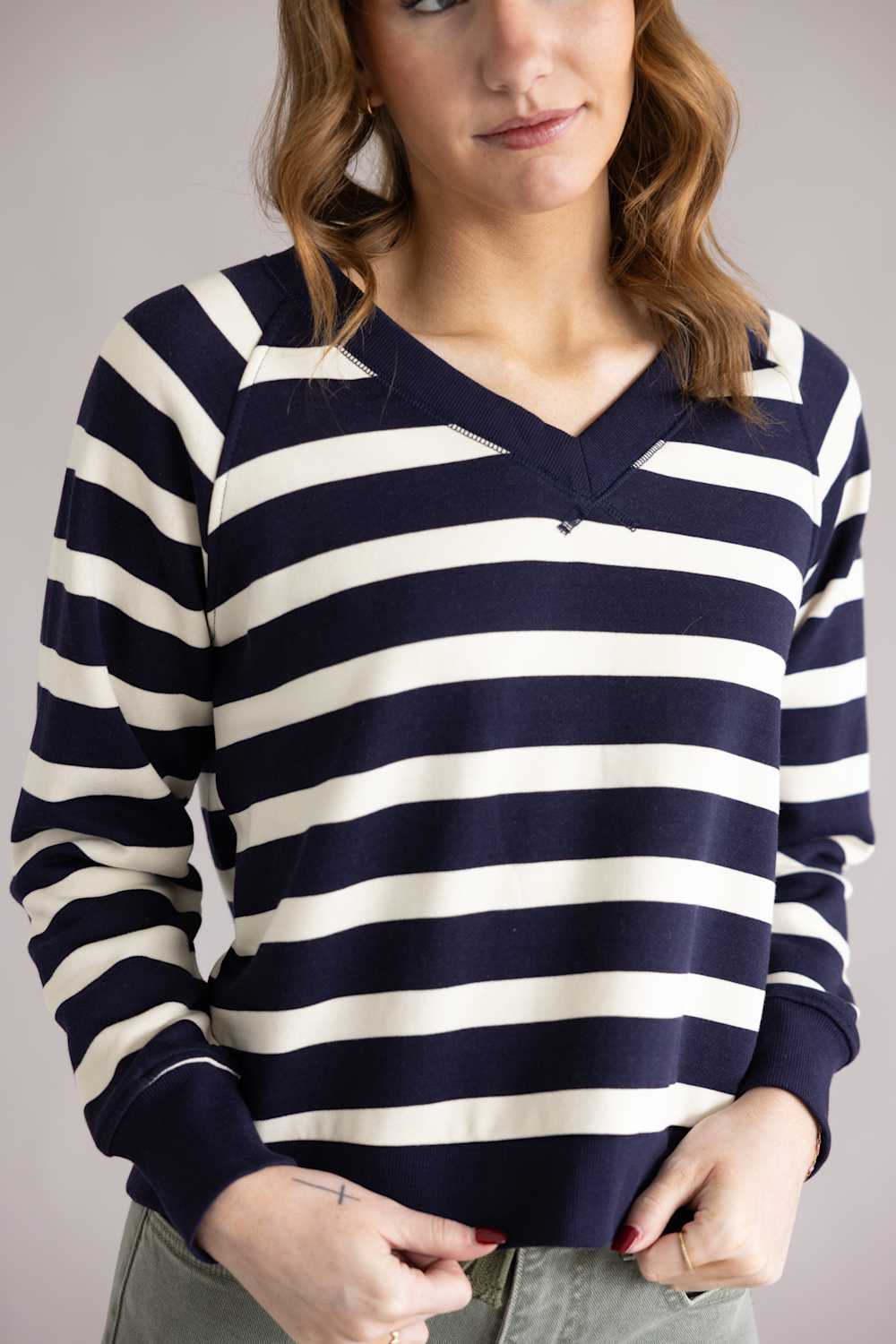 C&C California Delilah Striped V-Neck Pullover for Women in Navy/Off-White | 89B03364/P-INKLING - Image 2