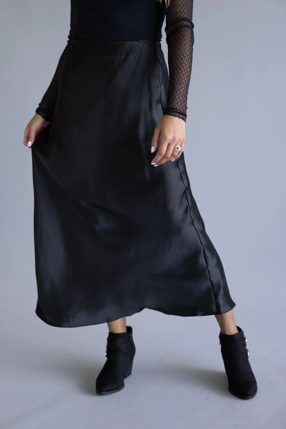 Elastic Waist Satin Maxi Skirt for Women in Black | DZ25F160-BLACK