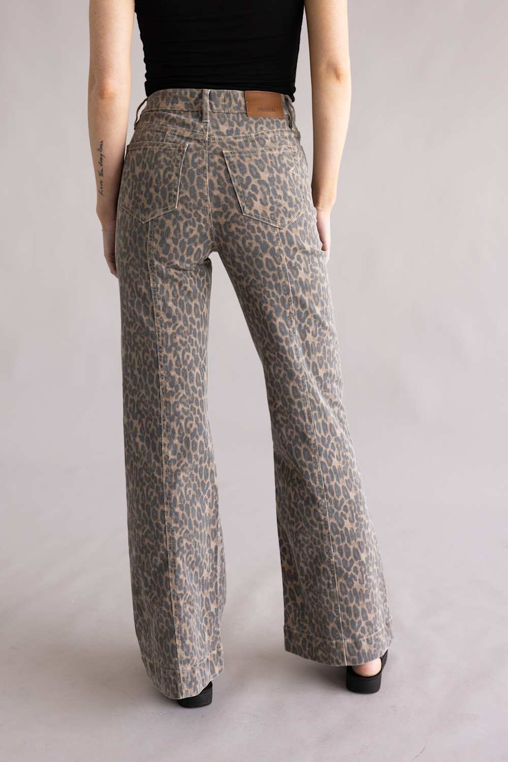 Hidden High Rise Happi Cheetah Flare Jeans for Women | HD3310CF-CHE - Image 3